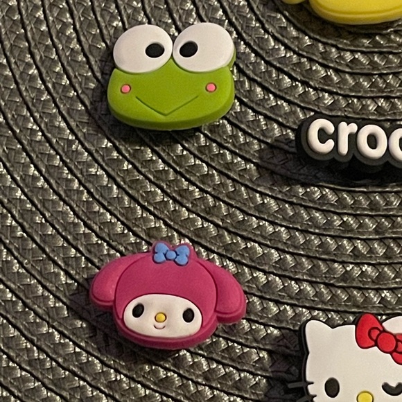 8pcs Sanrio Character Croc Charms - Picture 9 of 9